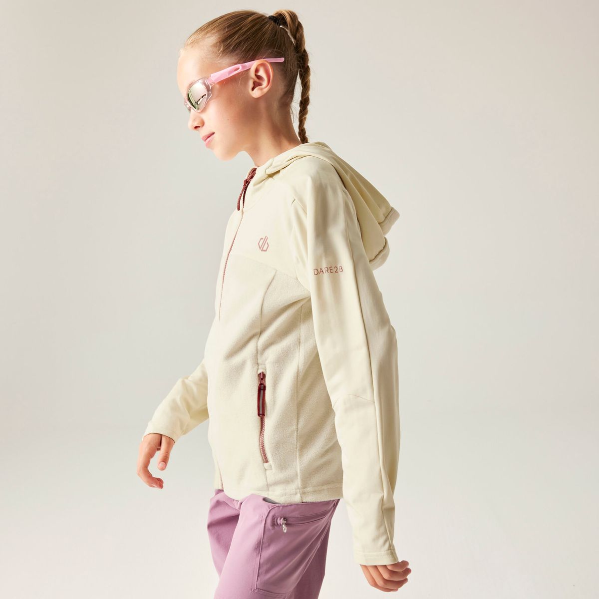 Dare2b Thriving I V Stretch Midlayer almond milk (ZZU) 7-8yrs DKL400-ZZU-7-8yrs