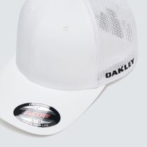 Oakley Golf Cresting Trucker