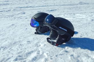 ALPINA product test: Visor helmet or ski helmet and goggles?