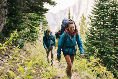 Das perfekte Outfit für deine nächste Wanderung.