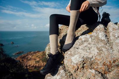 Der Schaft sollte immer deutlich über den Schuhrand reichen – das schützt zuverlässig vor Scheuerstellen.