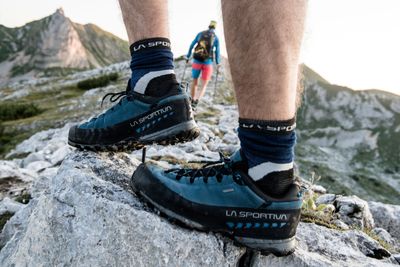 Für Wanderschuhe rechnet man zur Fußlänge noch 1,5 bis 2 cm hinzu. (© La Sportiva)