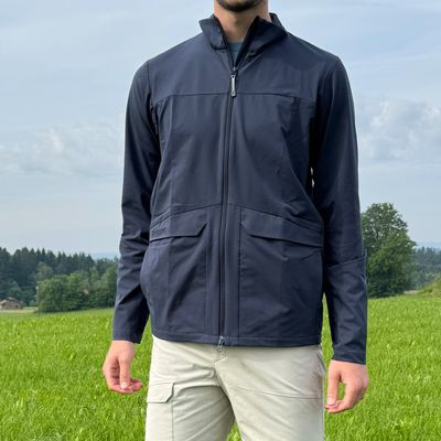 Große Bewegungsfreiheit dank klassischem Schnitt