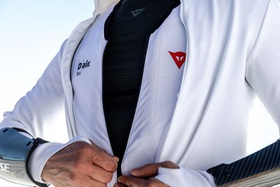 Dainese ist bekannt für seine hochwertigen Schutzausrüstungen.