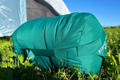 Im Packsack lässt er sich handlich komprimieren.