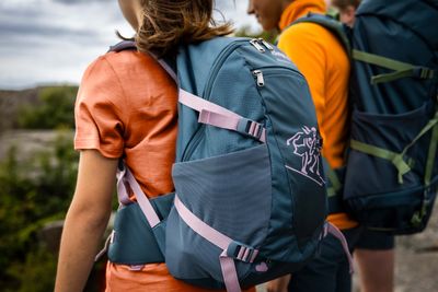 Mit dem richtigen Rucksack tragen Kinder gern – und mit Stolz.