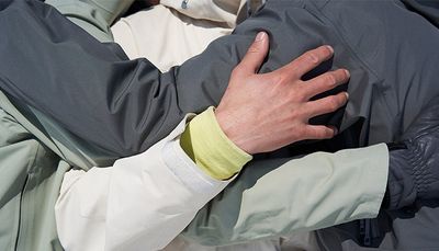Die Marke steht für ein verantwortungsvolles, aktives Leben in Einklang mit der Natur.