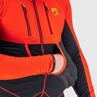 In der Alagna-Linie finden Skitourengeher Jacken, Hosen, Bermudas oder Westen, die als extra Lagen jedes Skitouren-Outfit vervollständigen.