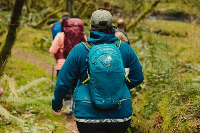 Die Passform garantiert bequemes Tragen langen Wanderungen.