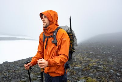 Wandern kann auch bei schlechtem Wetter zu einem tollen Erlebnis werden.