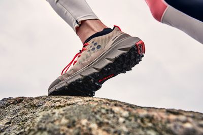 Marken wie CRAFT entwickeln Schuhe speziell für Trail Runner.