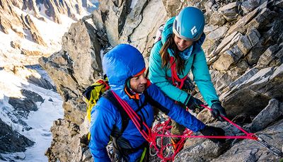 Black Diamond bietet Ausrüstung und Bekleidung für verschiedene Bergsportarten.