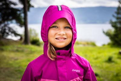 Mit Bergans of Norway Regenjacken bleiben deine Kinder trocken und warm.