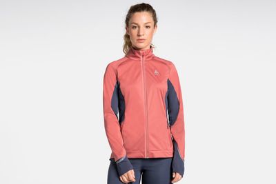 Softshell-Jacken sind leichter und flexibler als Hardshell-Modelle. (Foto: Odlo)