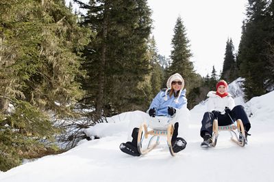 Winterspaß beim Rodeln