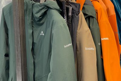 Auch in der neuen Schöffel Kollektion ist Orange vertreten.