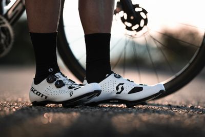 Spezielle Rennradschuhe sorgen für eine bessere Kraftübertragung