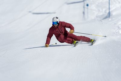 Mit Schöffel Skibekleidung die Abfahrt unbeschwert genießen.