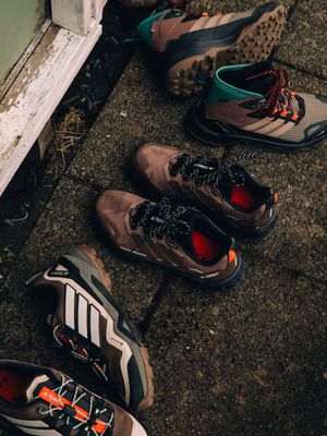 Die Anfänge von adidas liegen im Sportschuh-Bereich.