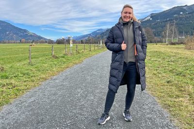 Als Midlayer lässt sich die Fleecejacke wunderbar unter einem Mantel tragen.