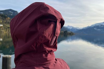 Zweifach verstellbare und abnehmbare Kapuze