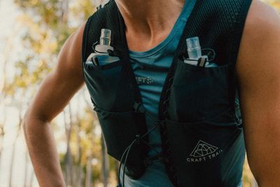 Stay optimally hydrated during long runs with hydration systems.