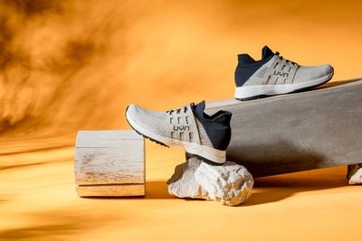 Neue Laufschuhe sind ein Meilenstein und können sich positiv auf deine Motivation auswirken! (Foto: UYN)