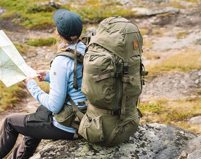 Fels, Geröll, raue Untergründe – ein Trekkingrucksack muss im Gelände einiges aushalten.