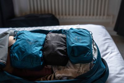 Passe den Schwerpunkt deines Rucksacks dem Gelände an.