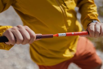 Kompakt gefaltet: Beim Faltstock sind die Segmente wie bei der Zeltstange verbunden.