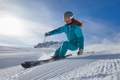 Eine gute Skihose sitzt perfekt bei jedem Manöver.