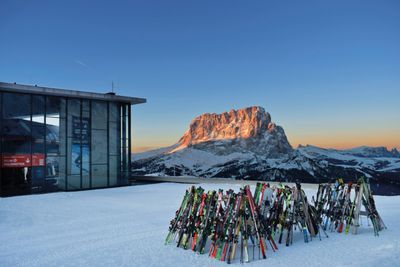 Die Pisten in Gröden kannst du schon zum Sonnenaufgang genießen. © Dolomites Val Gardena