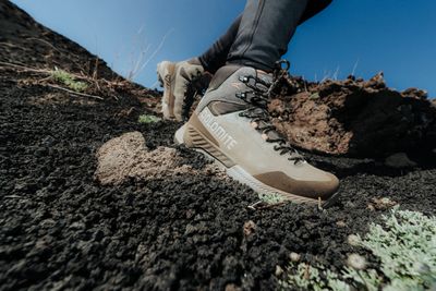 Ein guter Wanderschuh bietet Sicherheit auf Geröll. 