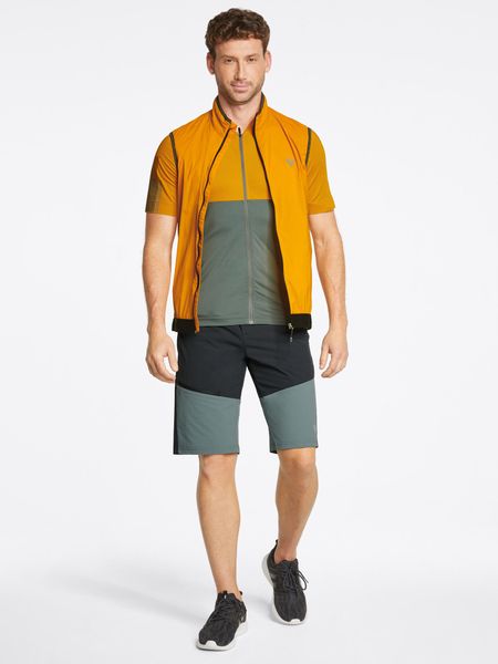 Nechamus man Vest