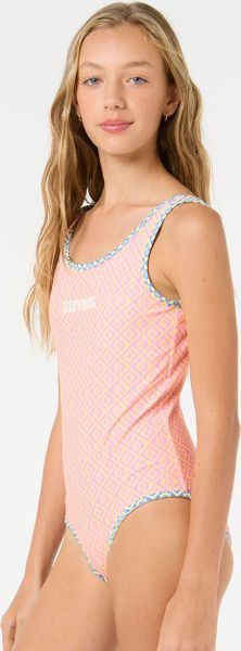Island Revo One Piece-girl