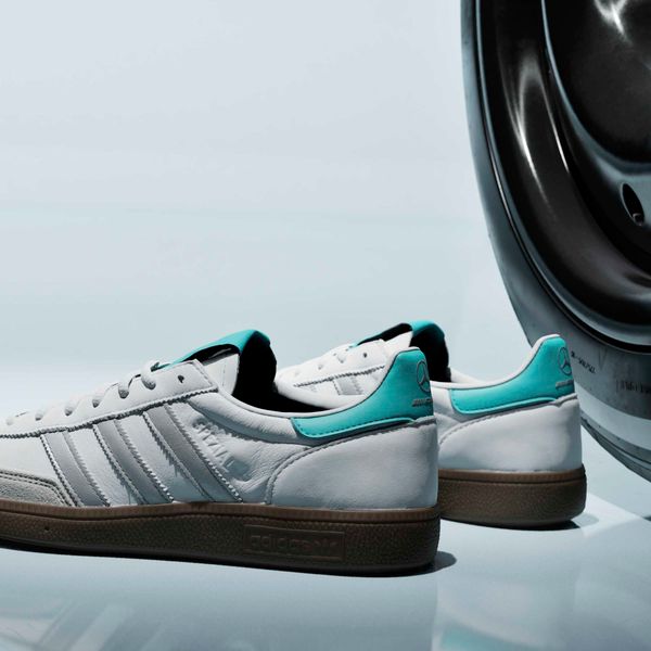 Handball Spezial Mercedes AMG Petronas F1 Team Shoes