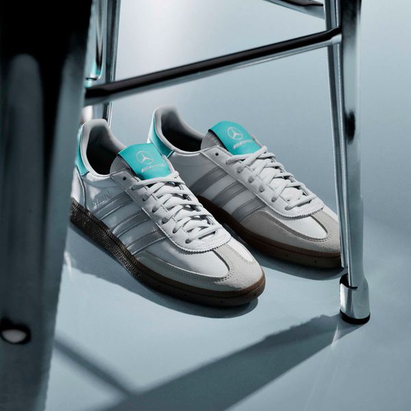 Handball Spezial Mercedes AMG Petronas F1 Team Shoes