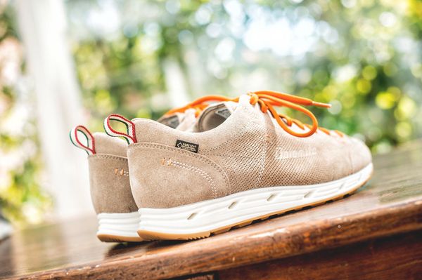 Shoe 54 Surround